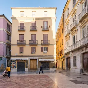 https://apartamento-plaza-mitjana.hotelsinnerja.org